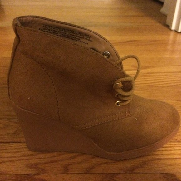 Tan wedged heel light boots - Picture 2 of 4